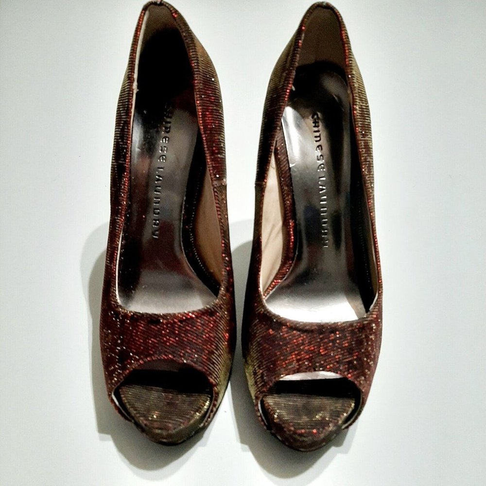 Chinese Laundry Women's Hot Spots Peep-Toe Pump 5.5 Iridescent Giraffe Print